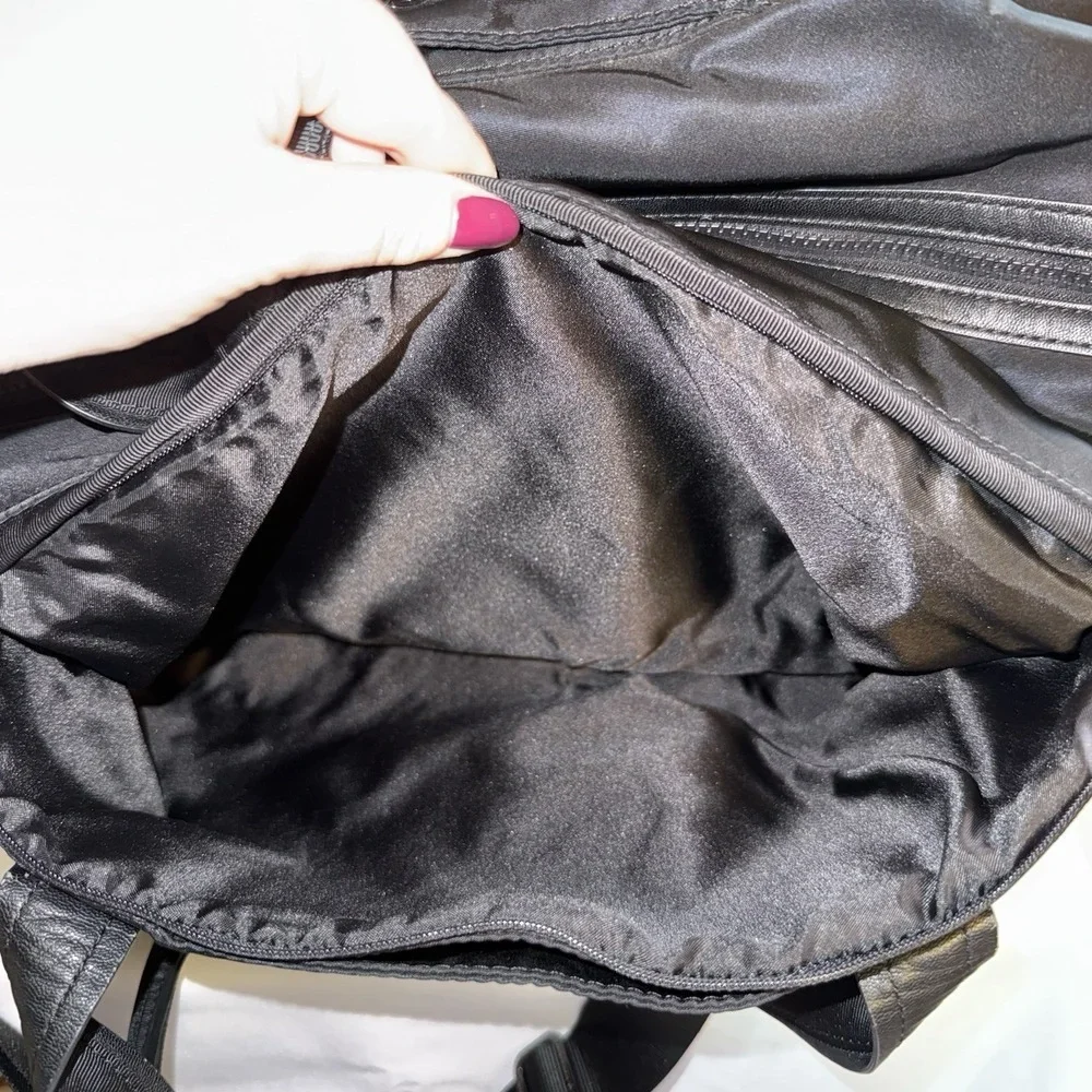 Lululemon Out Of Range Black Duffle Overnight Gym Weekender Bag Unisex